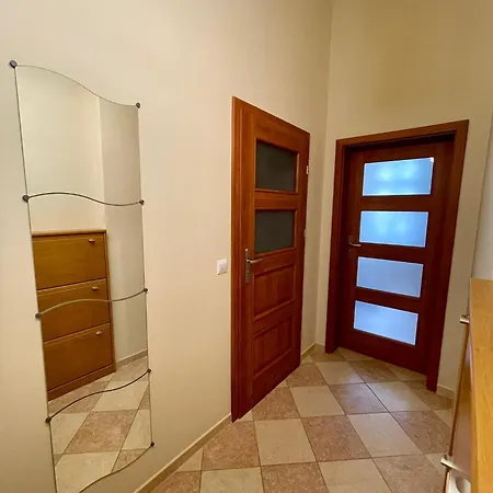 Ceglany Apartman *